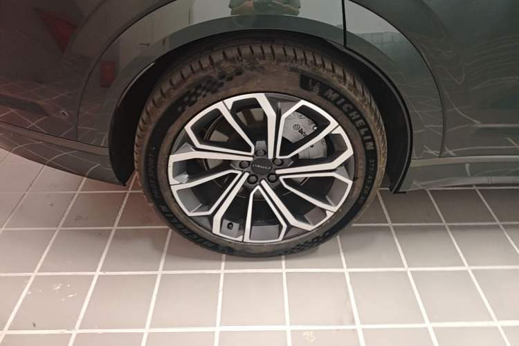 Used Lynk & Co 09 EM-P 2024 2.0TD EM-P Four-Wheel Drive ULTRA Six-Seater Right Rear Wheel Hub