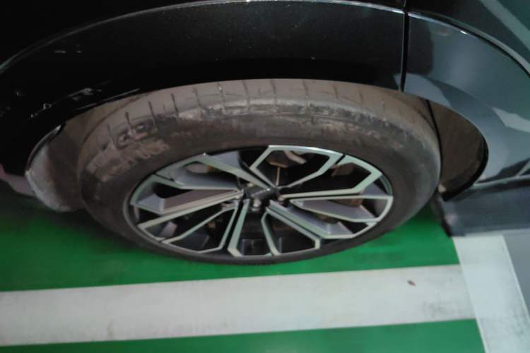 Used Lynk & Co 09 EM-P 2024 2.0TD EM-P Four-Wheel Drive ULTRA Six-Seater Right Rear Wheel Hub