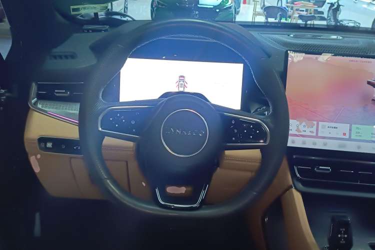 Used Lynk & Co 09 EM-P 2024 2.0TD EM-P Four-Wheel Drive ULTRA Six-Seater Steering Wheel