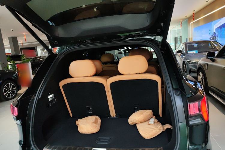 Used Lynk & Co 09 EM-P 2024 2.0TD EM-P Four-Wheel Drive ULTRA Six-Seater Trunk