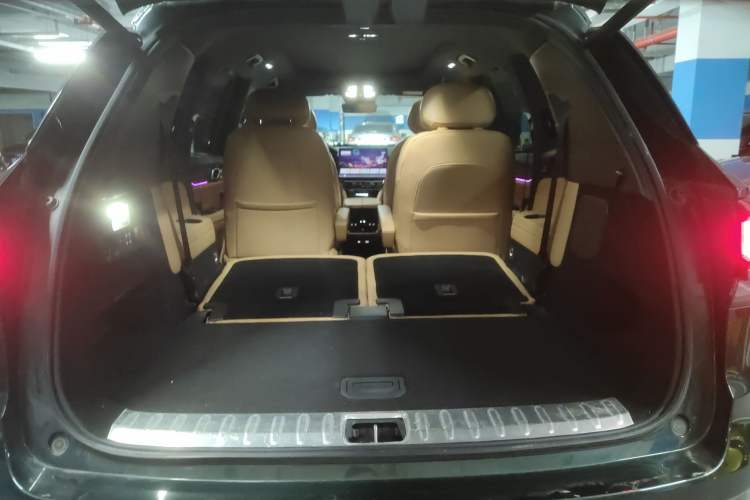 Used Lynk & Co 09 EM-P 2024 2.0TD EM-P Four-Wheel Drive ULTRA Six-Seater Trunk