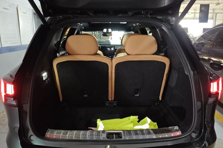 Used Lynk & Co 09 EM-P 2024 2.0TD EM-P Four-Wheel Drive ULTRA Six-Seater Trunk