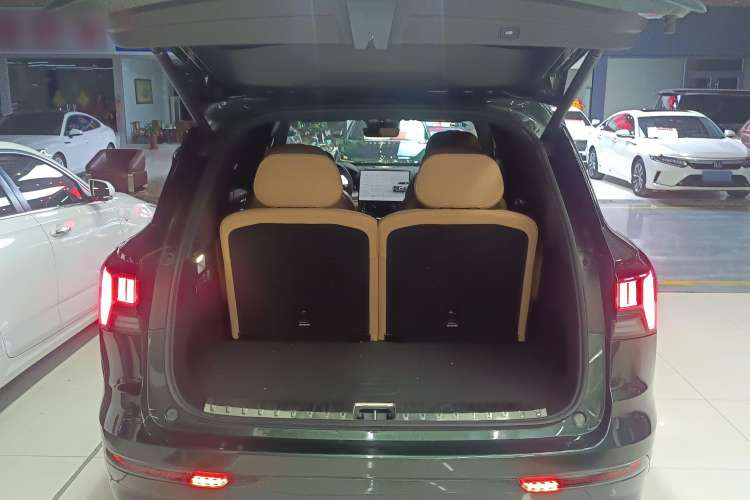 Used Lynk & Co 09 EM-P 2024 2.0TD EM-P Four-Wheel Drive ULTRA Six-Seater Trunk
