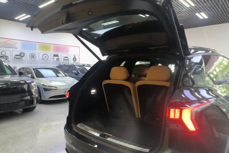 Used Lynk & Co 09 EM-P 2024 2.0TD EM-P Four-Wheel Drive ULTRA Six-Seater Trunk