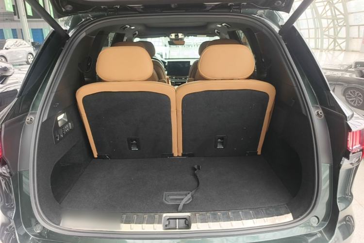 Used Lynk & Co 09 EM-P 2024 2.0TD EM-P Four-Wheel Drive ULTRA Six-Seater Trunk