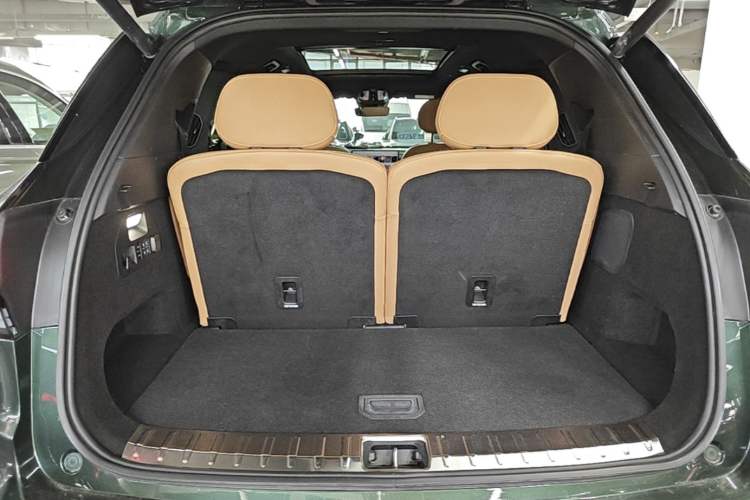 Used Lynk & Co 09 EM-P 2024 2.0TD EM-P Four-Wheel Drive ULTRA Six-Seater Trunk