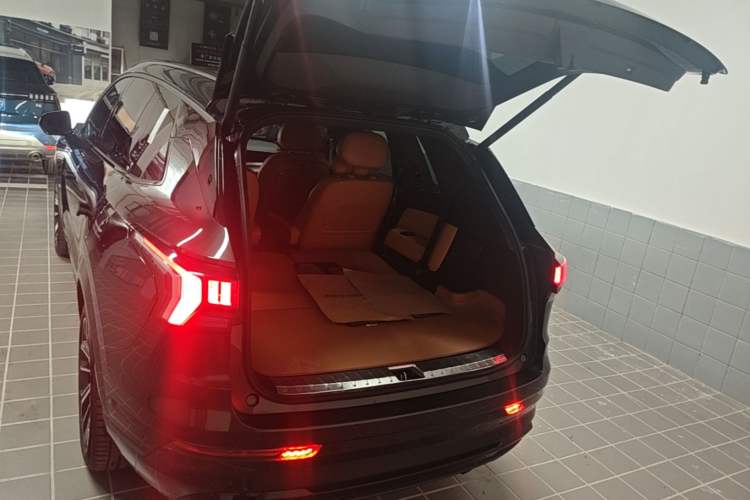 Used Lynk & Co 09 EM-P 2024 2.0TD EM-P Four-Wheel Drive ULTRA Six-Seater Trunk