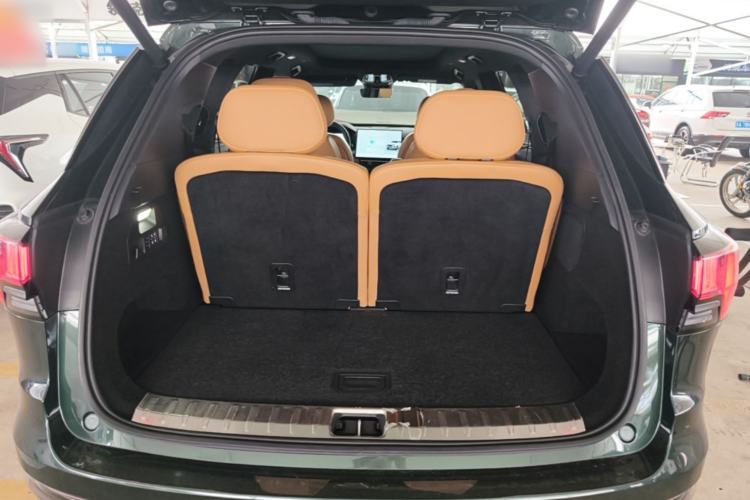 Used Lynk & Co 09 EM-P 2024 2.0TD EM-P Four-Wheel Drive ULTRA Six-Seater Trunk