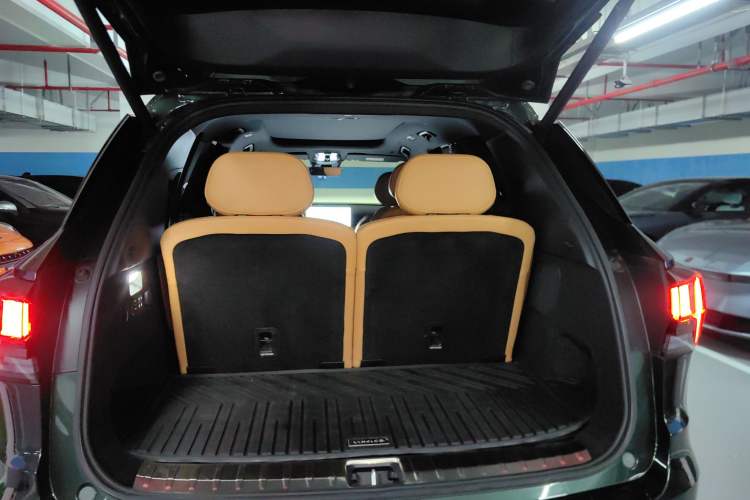 Used Lynk & Co 09 EM-P 2024 2.0TD EM-P Four-Wheel Drive ULTRA Six-Seater Trunk