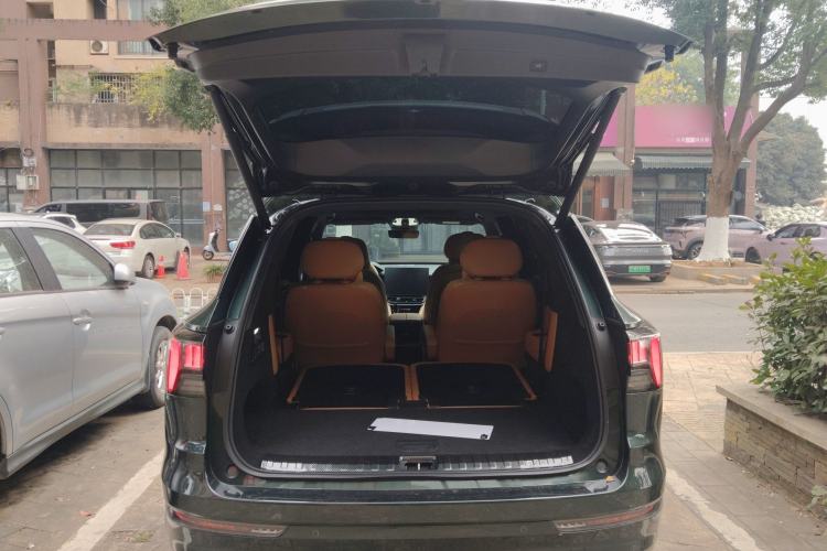 Used Lynk & Co 09 EM-P 2024 2.0TD EM-P Four-Wheel Drive ULTRA Six-Seater Trunk