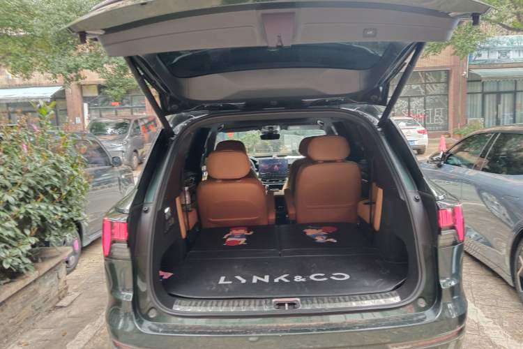 Used Lynk & Co 09 EM-P 2024 2.0TD EM-P Four-Wheel Drive ULTRA Six-Seater Trunk
