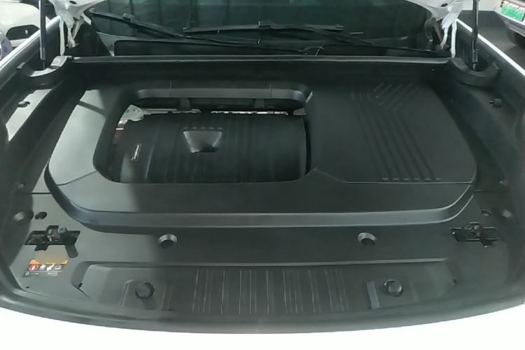 Used Lynk & Co 09 EM-P 2024 2.0TD EM-P Four-Wheel Drive HALO Six-Seater Engine Bay