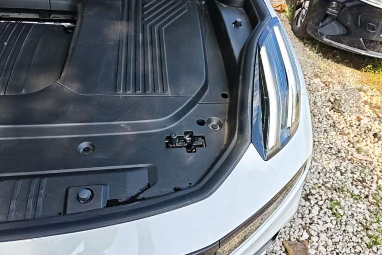 Used Lynk & Co 09 EM-P 2024 2.0TD EM-P Four-Wheel Drive ULTRA Six-Seater Engine Bay Left