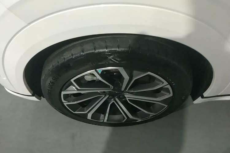 Used Lynk & Co 09 EM-P 2024 2.0TD EM-P Four-Wheel Drive HALO Six-Seater Exterior 4