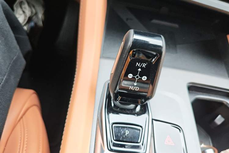 Used Lynk & Co 09 EM-P 2024 2.0TD EM-P Four-Wheel Drive ULTRA Six-Seater Gear Lever