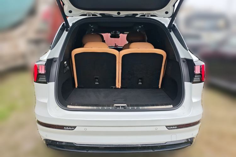 Used Lynk & Co 09 EM-P 2024 2.0TD EM-P Four-Wheel Drive ULTRA Six-Seater Trunk