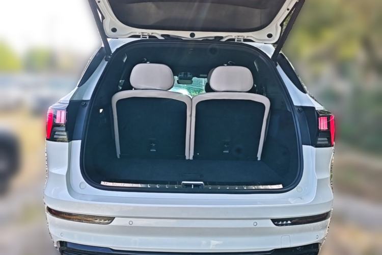 Used Lynk & Co 09 EM-P 2024 2.0TD EM-P Four-Wheel Drive ULTRA Six-Seater Trunk
