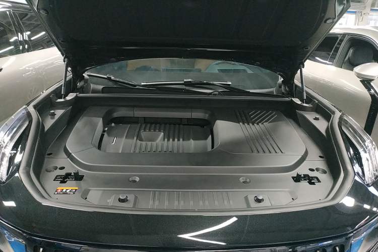 Used Lynk & Co 09 EM-P 2025 2.0TD EM-P Four-Wheel Drive Max Five Seats Engine Bay