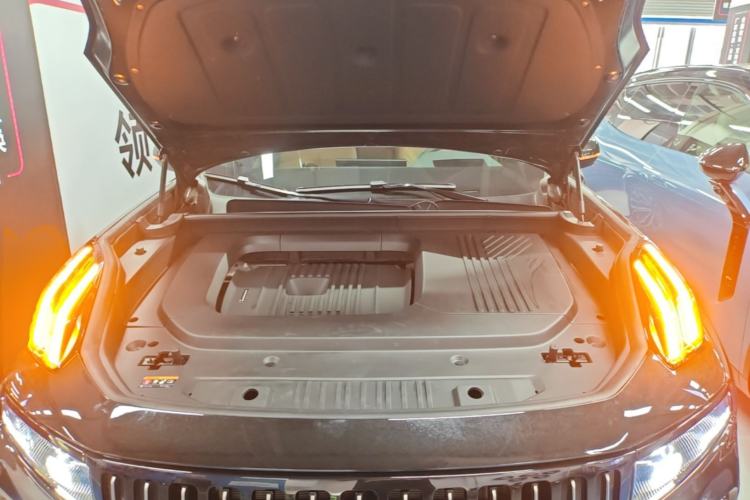 Used Lynk & Co 09 EM-P 2025 2.0TD EM-P Four-Wheel Drive Max Five Seats Engine Bay