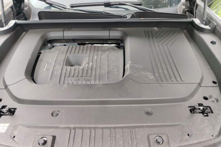 Used Lynk & Co 09 EM-P 2025 2.0TD EM-P Four-Wheel Drive Max Five Seats Engine Bay