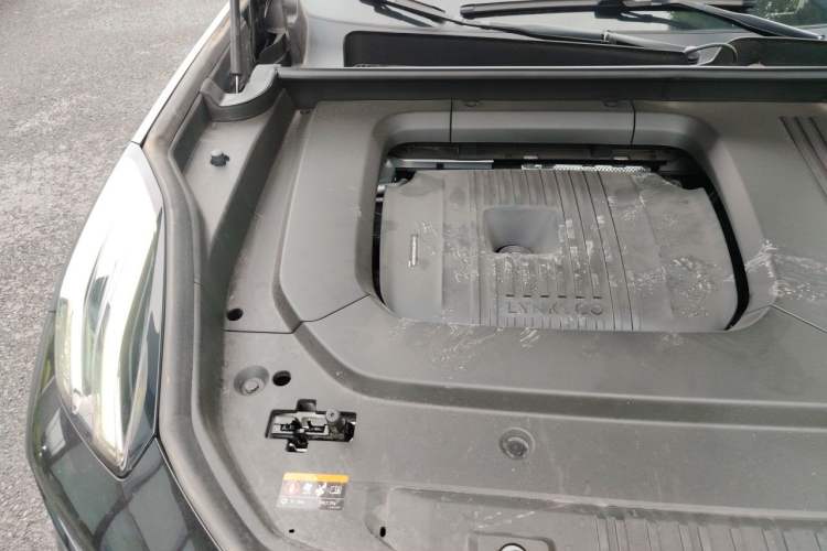 Used Lynk & Co 09 EM-P 2025 2.0TD EM-P Four-Wheel Drive Max Five Seats Engine Bay Right