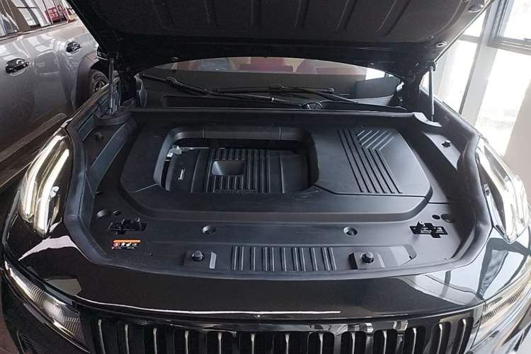 Used Lynk & Co 09 EM-P 2025 2.0TD EM-P Four-Wheel Drive Max Five Seats Engine Bay