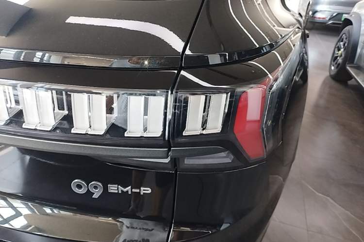 Used Lynk & Co 09 EM-P 2025 2.0TD EM-P Four-Wheel Drive Max Five Seats Exterior 3