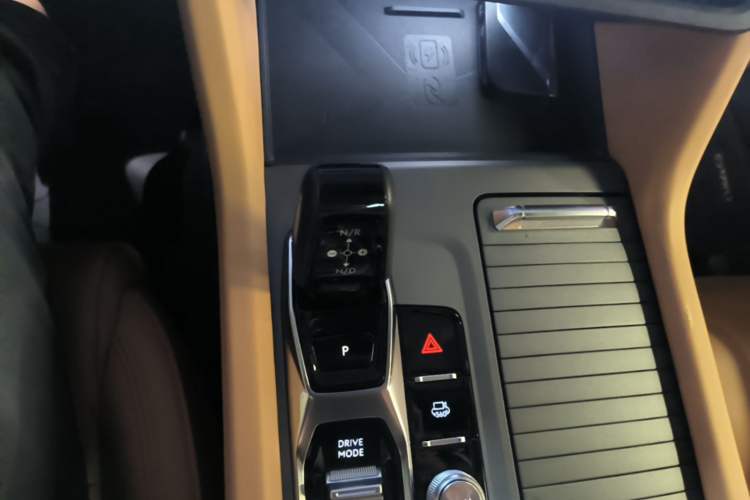 Used Lynk & Co 09 EM-P 2025 2.0TD EM-P Four-Wheel Drive Max Five Seats Gear Lever