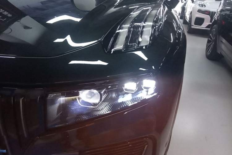 Used Lynk & Co 09 EM-P 2025 2.0TD EM-P Four-Wheel Drive Max Five Seats Left Front Headlight
