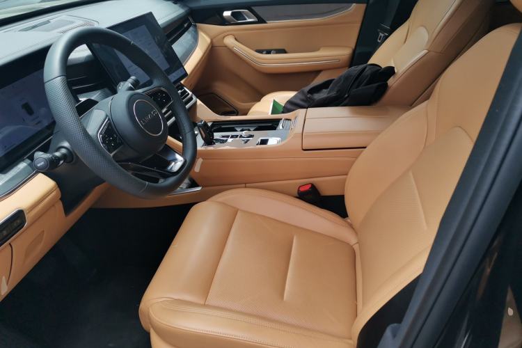 Used Lynk & Co 09 EM-P 2025 2.0TD EM-P Four-Wheel Drive Max Five Seats Left Front Seat