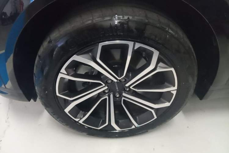 Used Lynk & Co 09 EM-P 2025 2.0TD EM-P Four-Wheel Drive Max Five Seats Left Front Wheel Hub