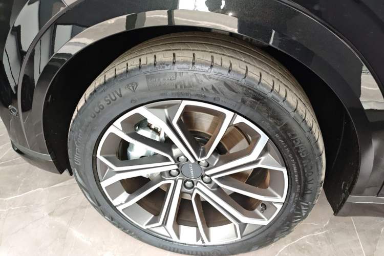 Used Lynk & Co 09 EM-P 2025 2.0TD EM-P Four-Wheel Drive Max Five Seats Left Front Wheel Hub