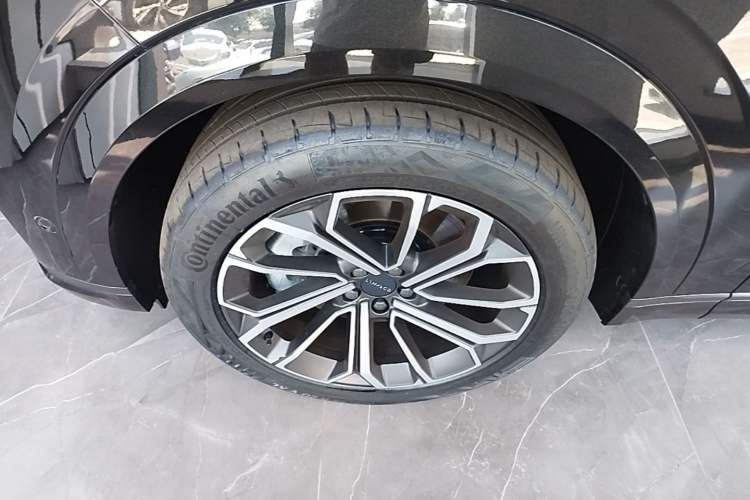 Used Lynk & Co 09 EM-P 2025 2.0TD EM-P Four-Wheel Drive Max Five Seats Left Front Wheel Hub