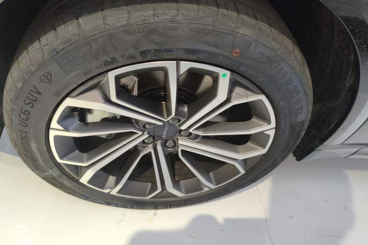 Used Lynk & Co 09 EM-P 2025 2.0TD EM-P Four-Wheel Drive Max Five Seats Left Front Wheel Hub