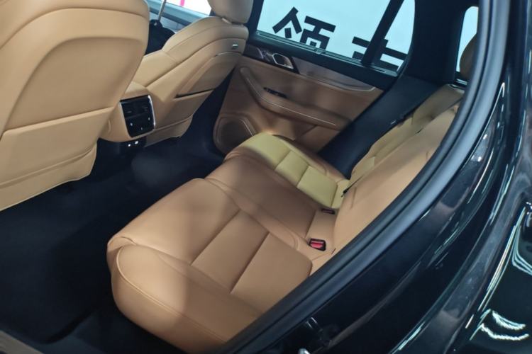 Used Lynk & Co 09 EM-P 2025 2.0TD EM-P Four-Wheel Drive Max Five Seats Left Rear Seat