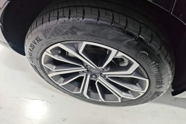 Used Lynk & Co 09 EM-P 2025 2.0TD EM-P Four-Wheel Drive Max Five Seats Right Rear Wheel Hub