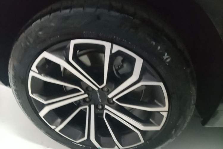 Used Lynk & Co 09 EM-P 2025 2.0TD EM-P Four-Wheel Drive Max Five Seats Right Rear Wheel Hub