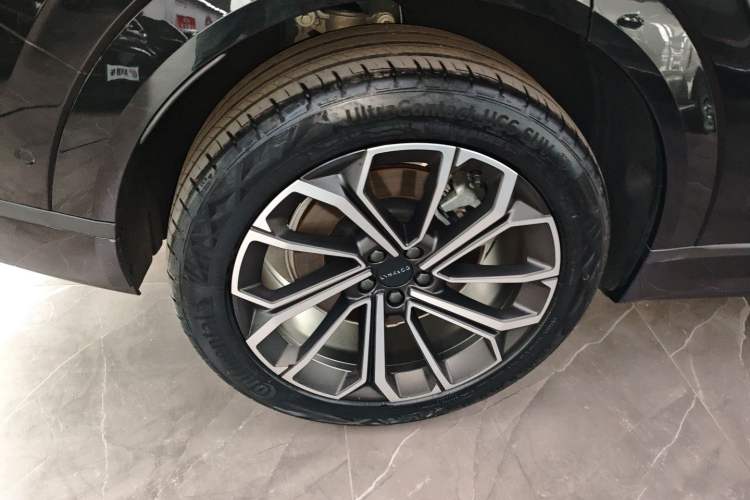 Used Lynk & Co 09 EM-P 2025 2.0TD EM-P Four-Wheel Drive Max Five Seats Right Rear Wheel Hub