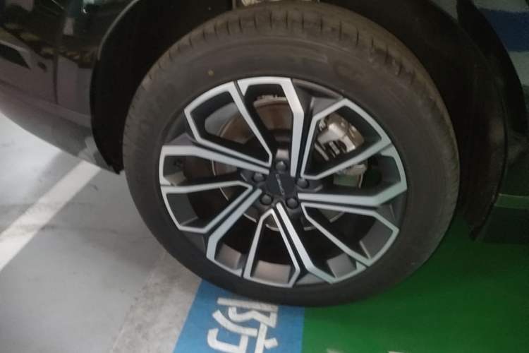 Used Lynk & Co 09 EM-P 2025 2.0TD EM-P Four-Wheel Drive Max Five Seats Right Rear Wheel Hub