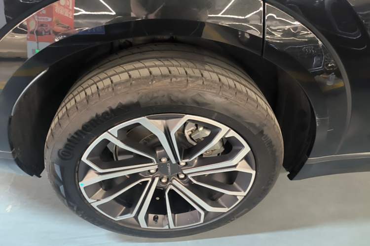 Used Lynk & Co 09 EM-P 2025 2.0TD EM-P Four-Wheel Drive Max Five Seats Right Rear Wheel Hub