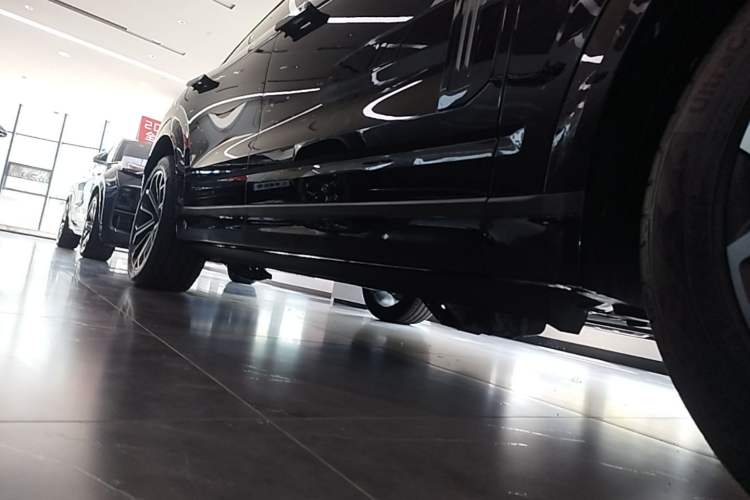 Used Lynk & Co 09 EM-P 2025 2.0TD EM-P Four-Wheel Drive Max Five Seats Right Side Sill