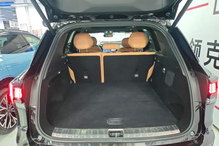 Used Lynk & Co 09 EM-P 2025 2.0TD EM-P Four-Wheel Drive Max Five Seats Trunk