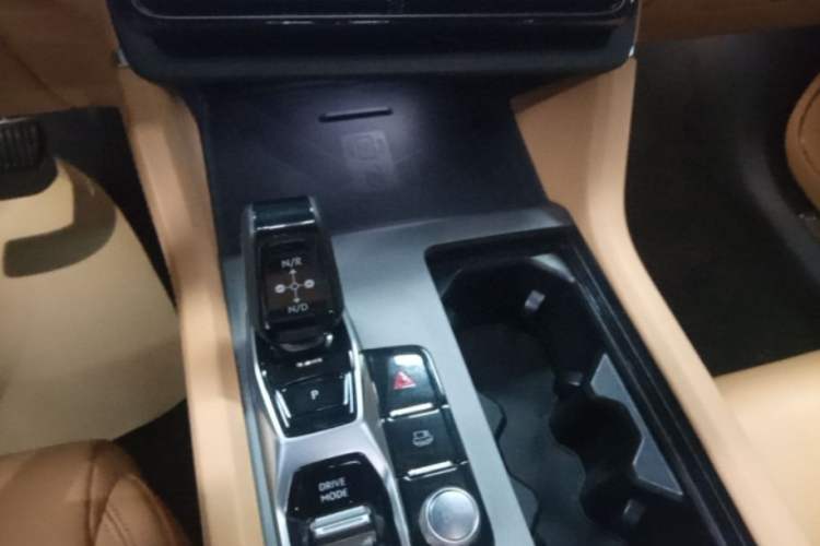 Used Lynk & Co 09 EM-P 2025 2.0TD EM-P Four-Wheel Drive Max Five Seats Gear Lever