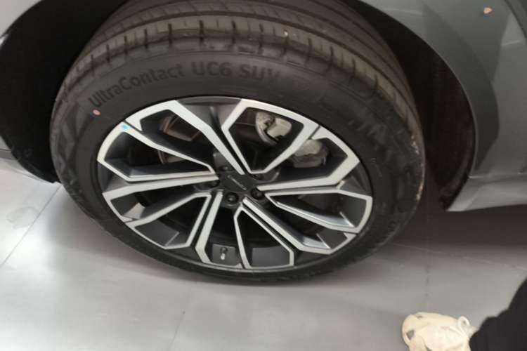 Used Lynk & Co 09 EM-P 2025 2.0TD EM-P Four-Wheel Drive Max Five Seats Right Rear Wheel Hub
