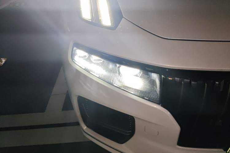 Used Lynk & Co 09 EM-P 2025 2.0TD EM-P Four-Wheel Drive Max Five Seats Right Front Headlight