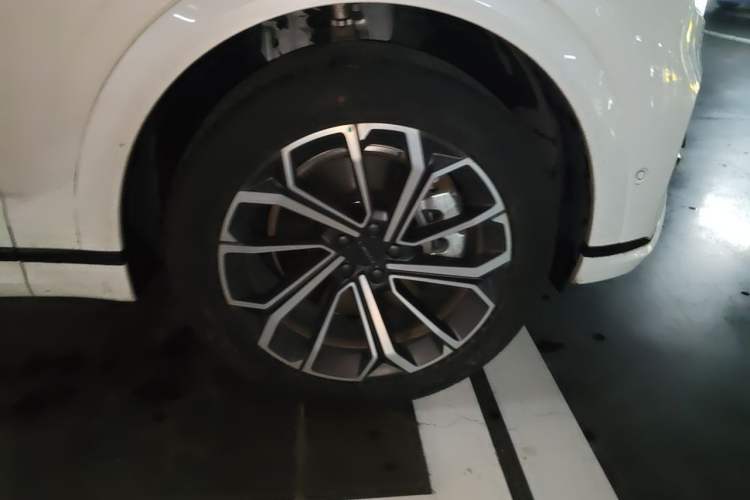 Used Lynk & Co 09 EM-P 2025 2.0TD EM-P Four-Wheel Drive Max Five Seats Right Front Wheel Hub