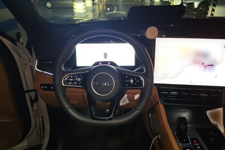 Used Lynk & Co 09 EM-P 2025 2.0TD EM-P Four-Wheel Drive Max Five Seats Steering Wheel