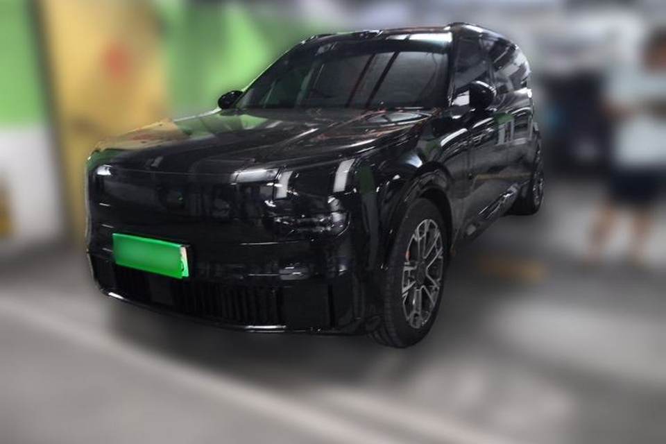 Lynk & Co 900 2025