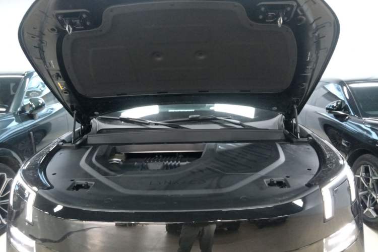 Used Lynk & Co 900 2025 2.0T Exploration Edition Engine Bay