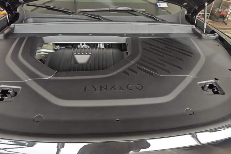 Used Lynk & Co 900 2025 2.0T Ultra Engine Bay